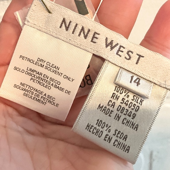 NWT Nine West Midi Skirt 100% silk Black White Polka Dot Flowy Lined Sz 14 - Picture 12 of 13